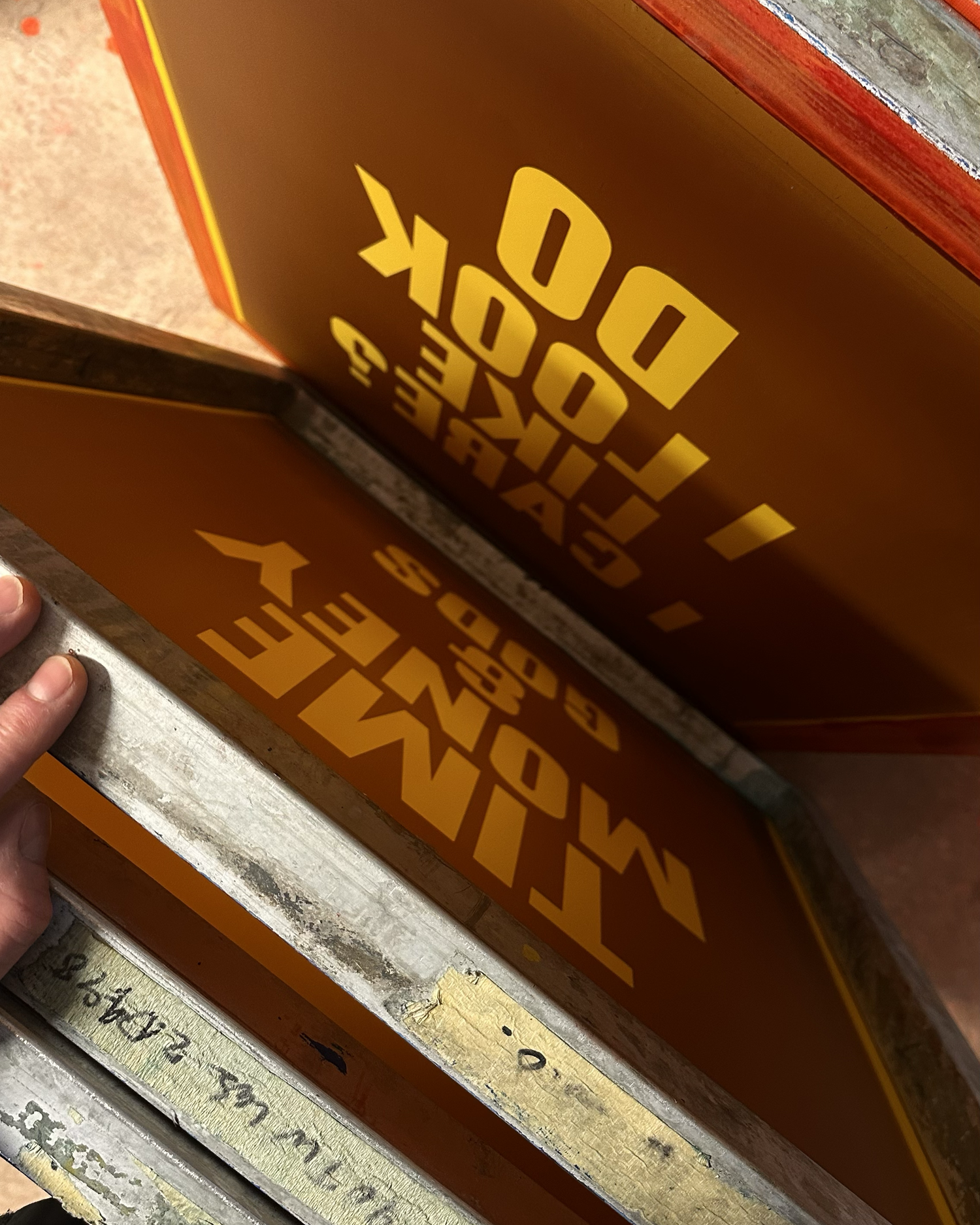 Do I look like I care? (Neon)