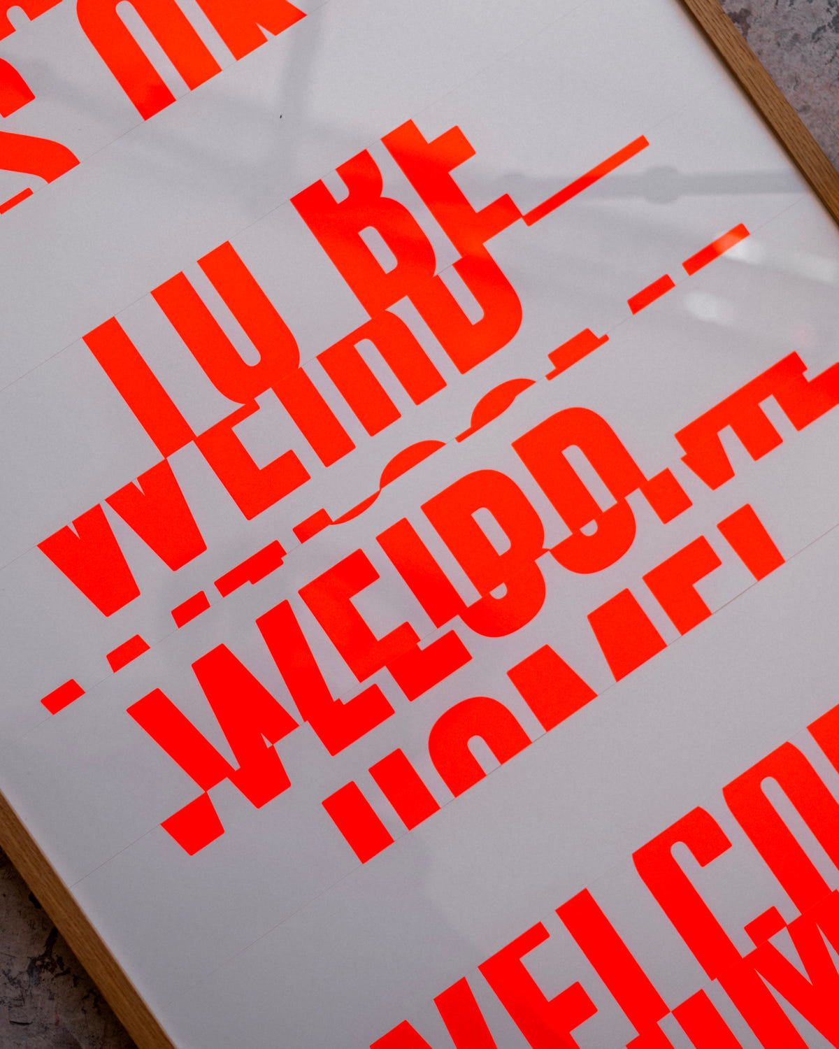 Be weird! (Neon) — Cuts