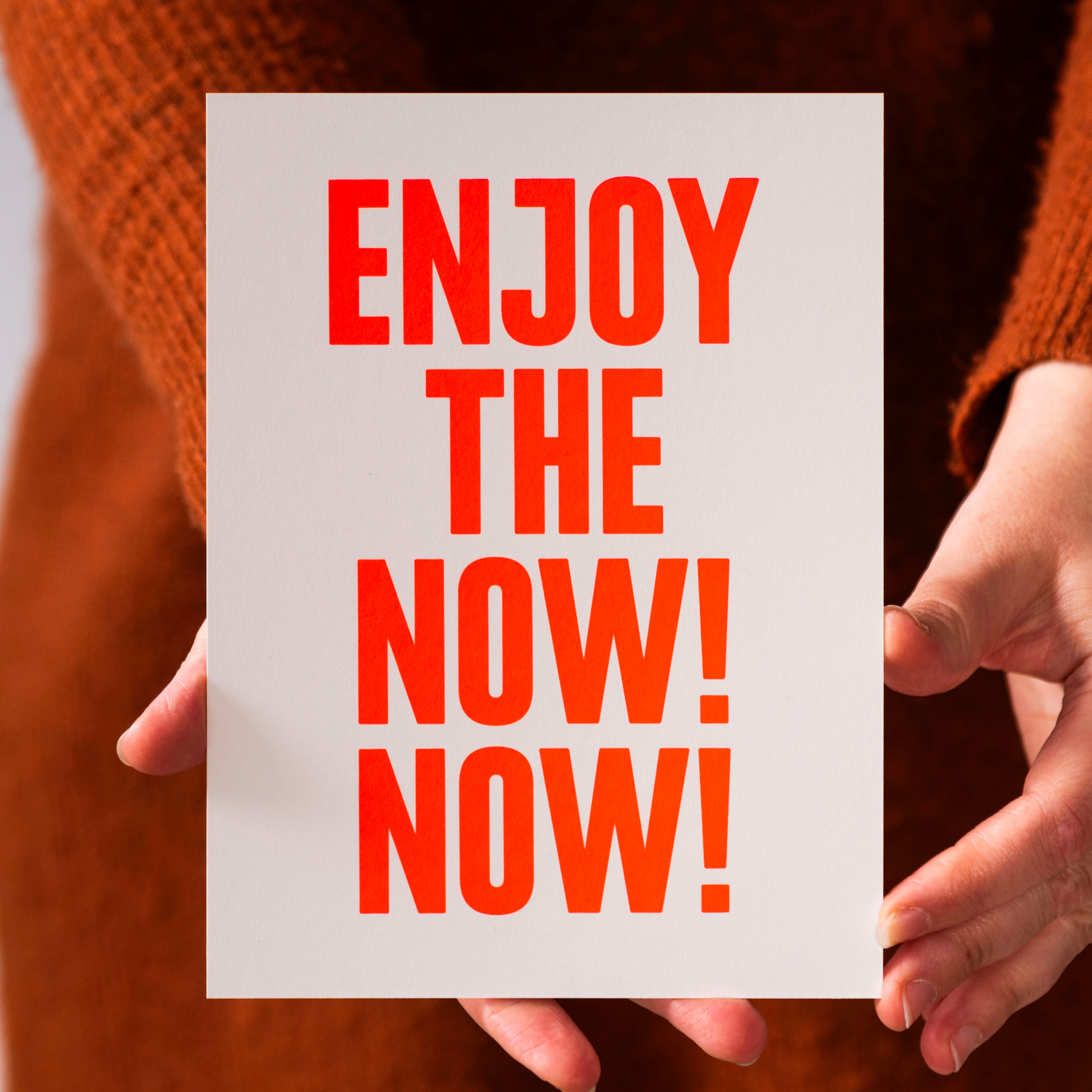 Enjoy the now! Now! (Grußkarte/Neon)