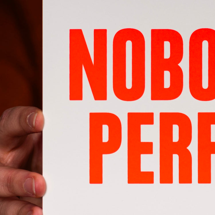 Nobody's perfetc (Grußkarte/Neon)